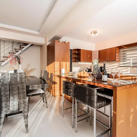 Kristalia In * Anafonítria