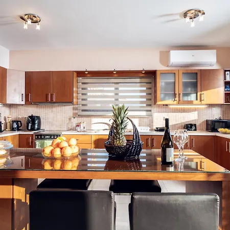 Kristalia In * Anafonítria