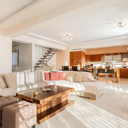 Kristalia In Anafonitria