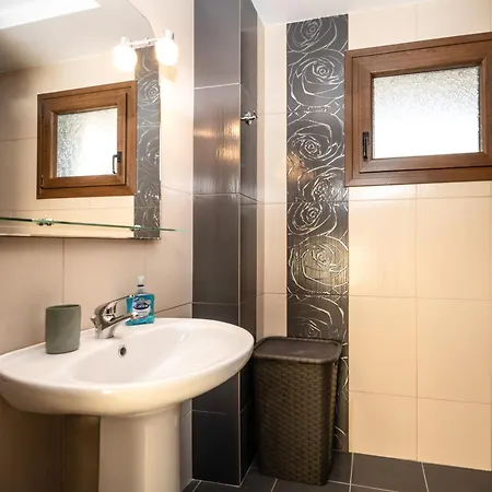 Kristalia In Apartamento Anafonítria