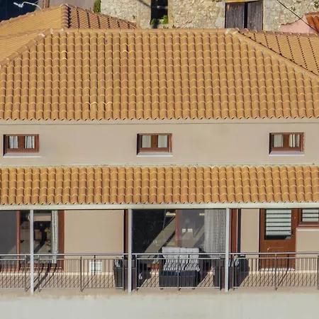 公寓 Kristalia In *